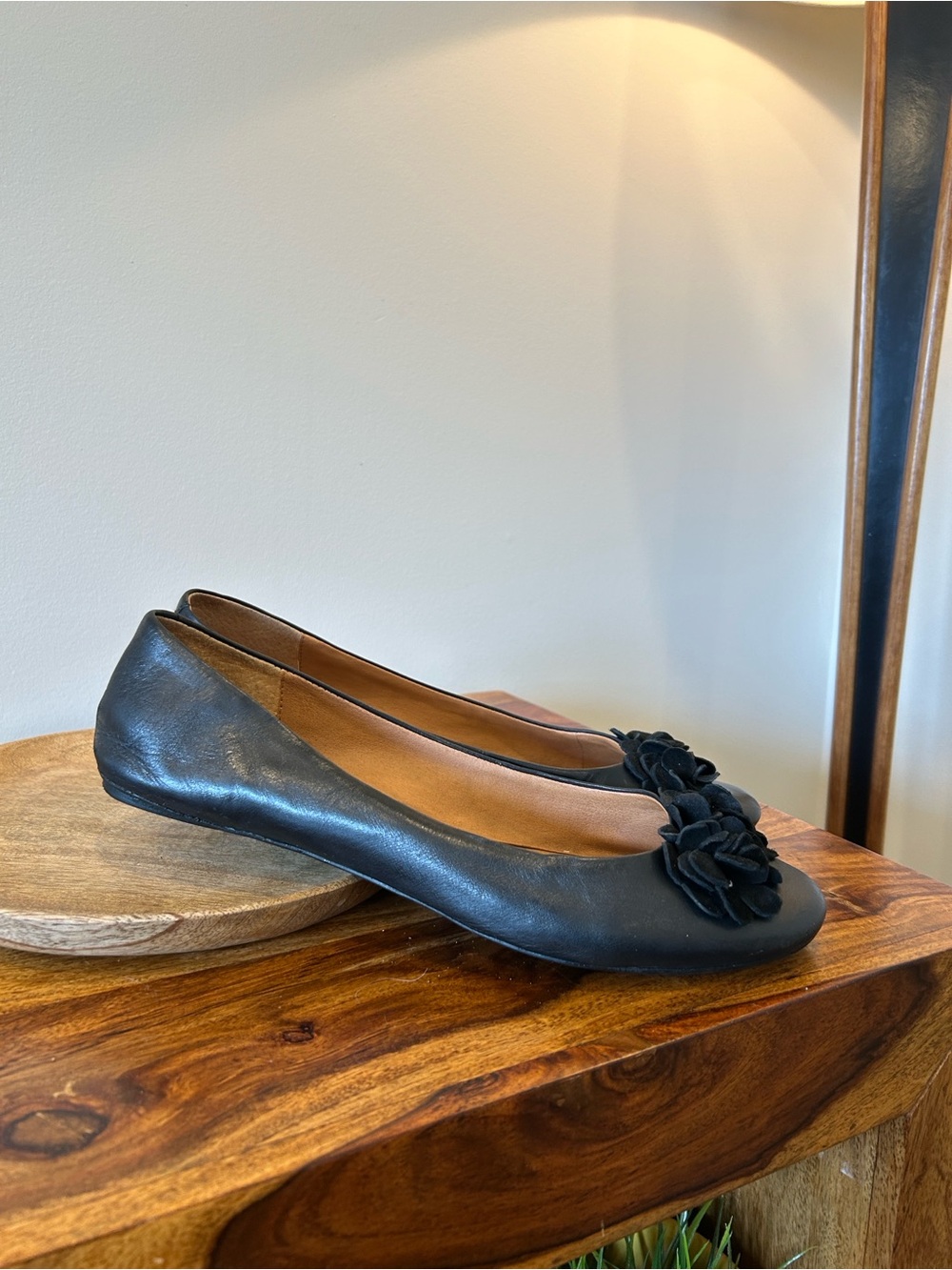 Kenneth Cole Reaction Black Floral Applique Ballet Flats